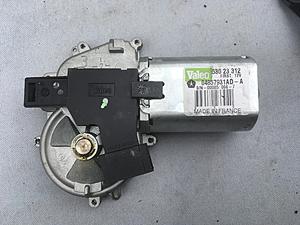 Rear Wiper Sticks-motor-external.jpg